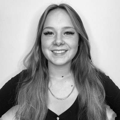 <b>Rhiannon</b><br>STYLIST & COLOURIST Rhiannon